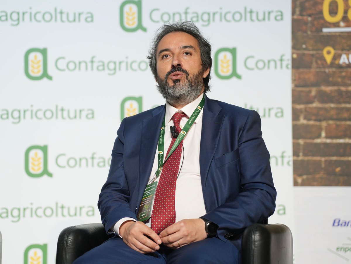Confagricoltura (@confagricoltura) on Twitter photo Il rettore di <a href="/Unibocconi/">Università Bocconi</a> Billari spiega: "Stiamo lavorando con Confagricoltura per studiare insieme il futuro del settore, con i nostri studenti: daremo vita a dei tavoli per le tematiche fondamentali dell'agricoltura. Vorremmo firmare un protocollo al riguardo" Il rettore di <a href="/Unibocconi/">Università Bocconi</a> Billari spiega: "Stiamo lavorando con Confagricoltura per studiare insieme il futuro del settore, con i nostri studenti: daremo vita a dei tavoli per le tematiche fondamentali dell'agricoltura. Vorremmo firmare un protocollo al riguardo"