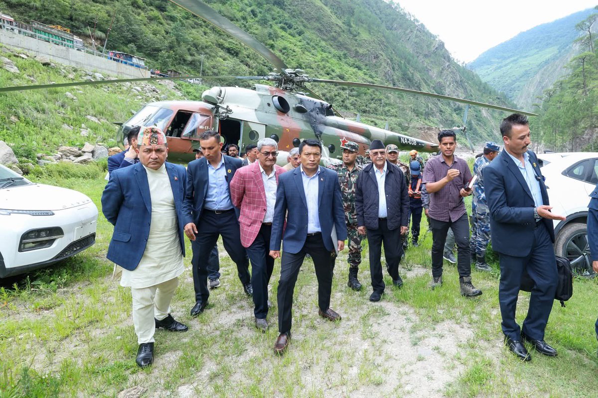 सम्माननीय  प्रधानमन्त्री <a href="/PM_nepal_/">PMO Nepal</a> र मा .गृह मन्त्री <a href="/lekhak_ramesh/">Ramesh Lekhak</a>  ले  प्रभावित क्षेत्रको अवलोकन गर्नुभएको छ्। 

👉रसुवामा सोमबार राति आएको बाढी र पहिरोले क्षति पुर्‍याएपछि प्रभावित क्षेत्रको स्थलगत अवलोकन गर्दै 👍 <a href="/moha_nepal/">हेलो गृह मन्त्रालय</a> <a href="/NDRRMA_Nepal/">NDRRMA</a> <a href="/BishnuRimal/">Bishnu Rimal ~विष्णु रिमाल</a>