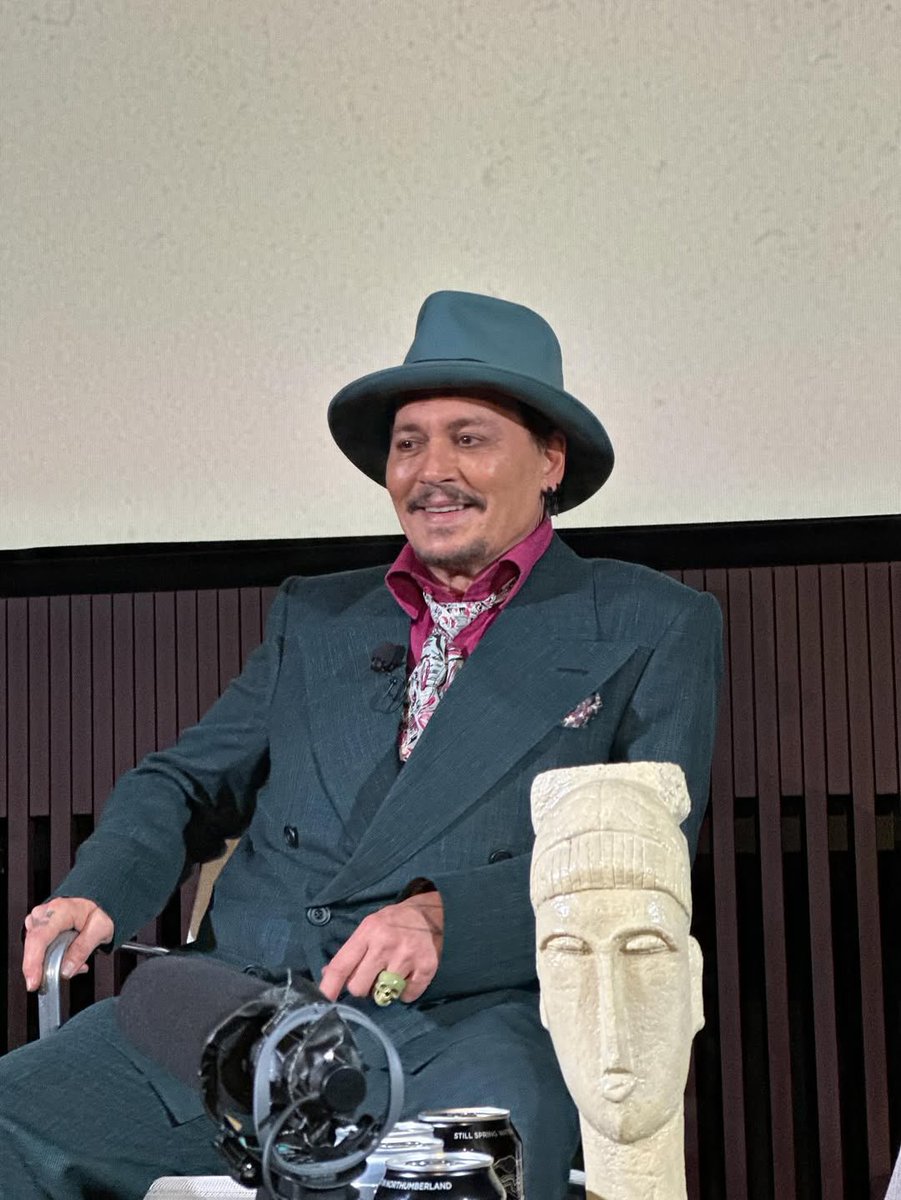 Nuevas fotos de Johnny Depp anoche en la proyección de su película 🎥 “Modi: three days on the wing of madness” en Londres 💙😍

Vía <a href="/jmfamilylaw/">Julie McDonald</a> 
#johnnydepp