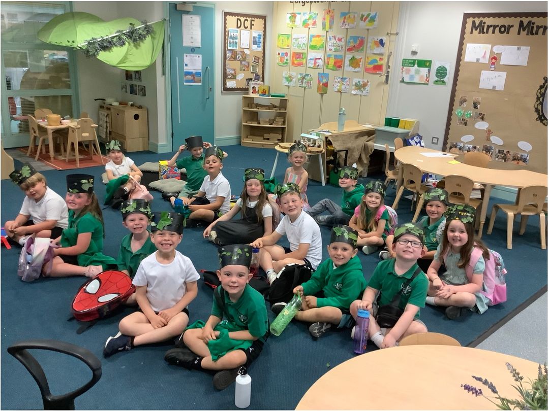 glanhowyprimary's tweet photo. Pupils in Corn Du have been collecting nature treasures around our school to create beautiful summer crowns! #CornDu #SeizetheSeason https://t.co/NshMi77g72