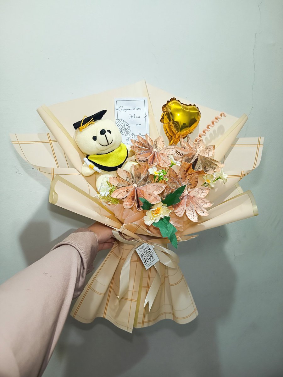 lovelyhain's tweet photo. Buket Uang + Boneka
order :
Shopee : lovelyhain
IG : @blumebouquett_ /@lovely.crafttt
#buketbunga #bunga #wisuda #sempro #gift #FreePalestineNow #fypシ #viral https://t.co/7GvwTNdQ9m