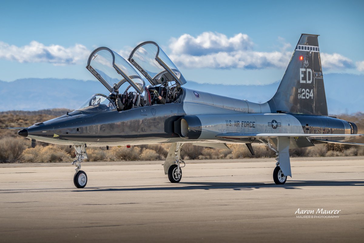 maurer8photo's tweet image. #testpilottuesday
A couple T-38s from USAF Test Pilot School taxi past the crowd at the #viper50 event in 2024. Great opportunity to see some really cool stuff!
#eafb #t38