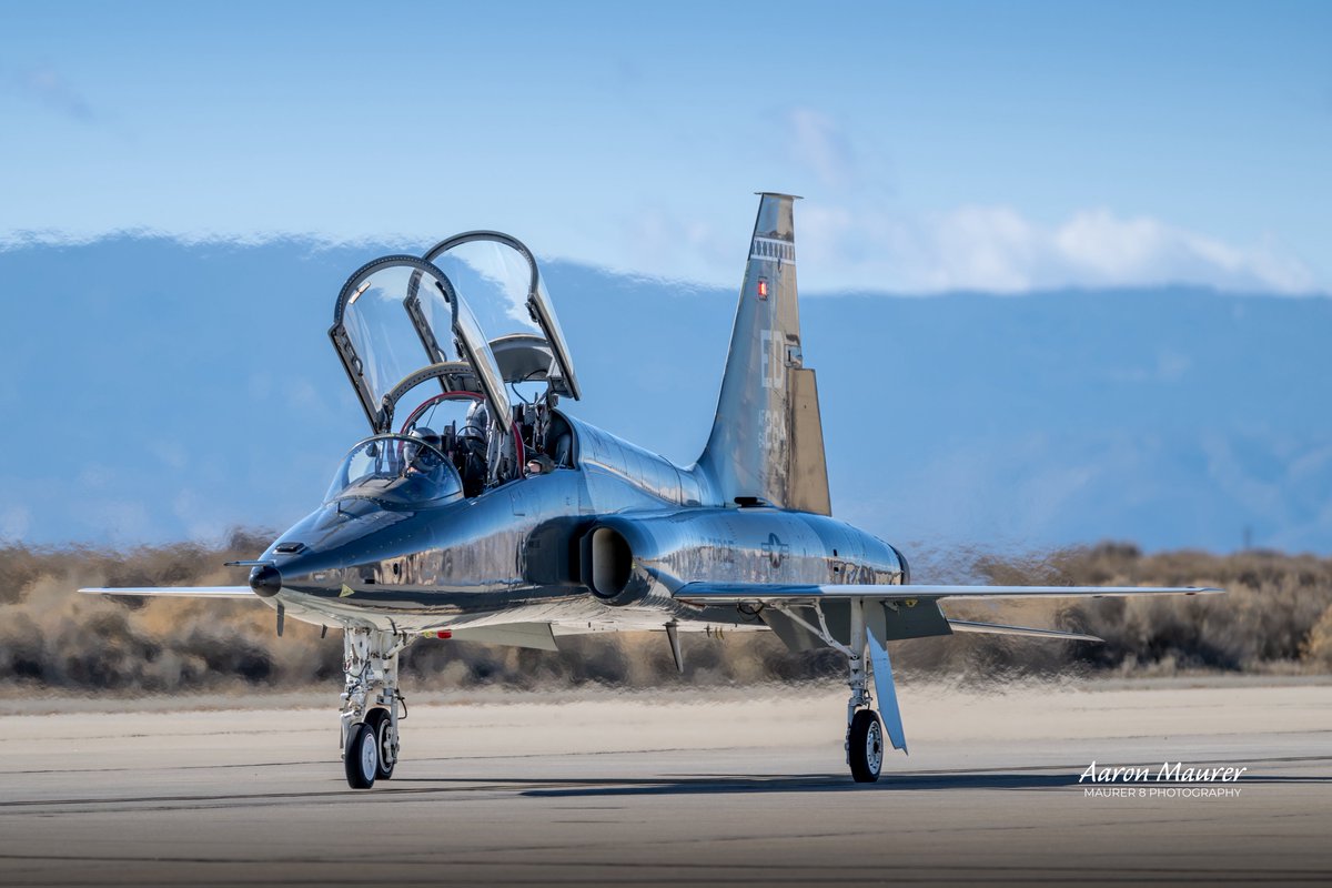 maurer8photo's tweet image. #testpilottuesday
A couple T-38s from USAF Test Pilot School taxi past the crowd at the #viper50 event in 2024. Great opportunity to see some really cool stuff!
#eafb #t38