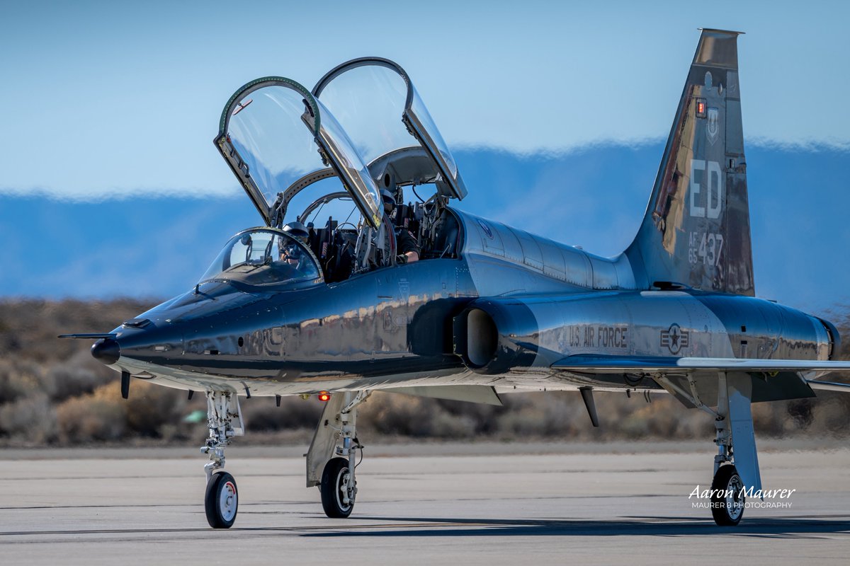 maurer8photo's tweet image. #testpilottuesday
A couple T-38s from USAF Test Pilot School taxi past the crowd at the #viper50 event in 2024. Great opportunity to see some really cool stuff!
#eafb #t38