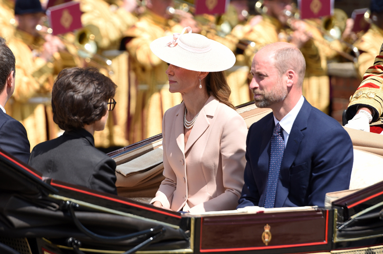 SloughWindsorExpress (@expressseries) on Twitter photo President Emmanuel Macron and his wife Brigitte, France’s First Lady, were given a royal welcome in Windsor on the first day of a state visit to the UK.
📸by <a href="/IanLongthorne/">Ian Longthorne</a> President Emmanuel Macron and his wife Brigitte, France’s First Lady, were given a royal welcome in Windsor on the first day of a state visit to the UK.
📸by <a href="/IanLongthorne/">Ian Longthorne</a>