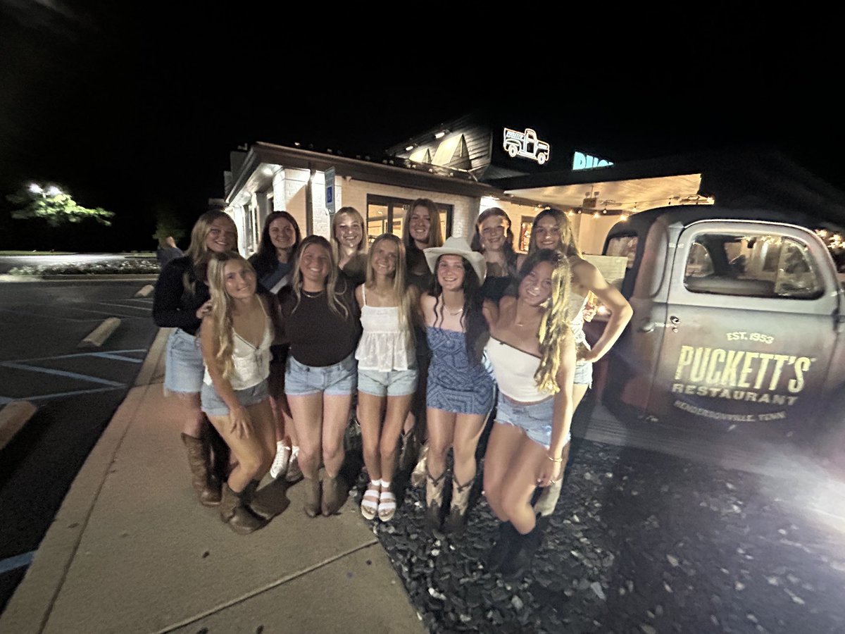 First night in Nashville. Little team dinner. Thank you Puckett’s