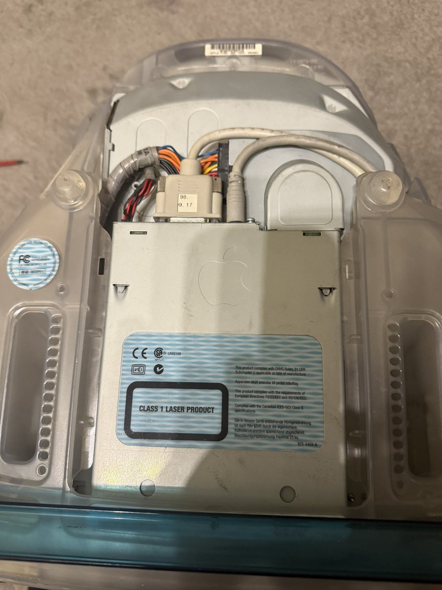 Esta tarde toca chanchulleo en el IMac G3, vamos a cambiar RAM y un hdd nuevo que he visto por ahí q es compatible.