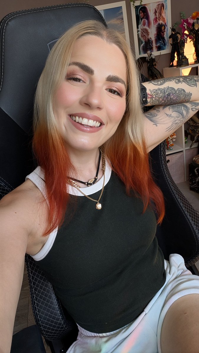 Helloooo!! 
Stream time and we are ever so close to finishing Clair Obscur! 
Come join us!!
