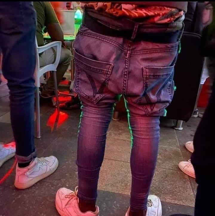 "Tozopfurawo nekuden kwamgu,undibatsirewo kubvisa jean"😂