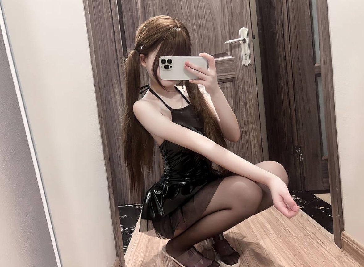 冲刺6000fo粉丝线下限定活动🎉
一等奖：线下足交
二等奖：线下调教
三等奖：线下面交
参与奖：视频一部（仅限新粉）
转发评论关注点赞👍
（四连中奖几率翻倍）
转发评论达到200开奖🎉