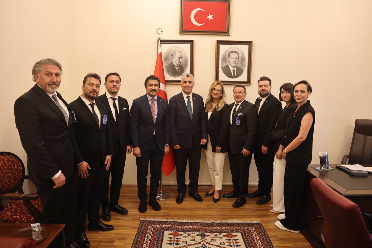 Bugün Gazi Meclisimizde, Denizli Milletvekili Sayın Cahit Özkan’ı (<a href="/avcahitozkan/">Cahit ÖZKAN</a>), Denizli Tekstil ve Giyim Sanayicileri Derneği Başkanı Sayın Mukaddes Başkaya ve Dernek Yönetim Kurulu Üyelerini ağırladık.

Kadim medeniyetimizin izlerini taşıyan Denizli’mizin tekstil sektörüne