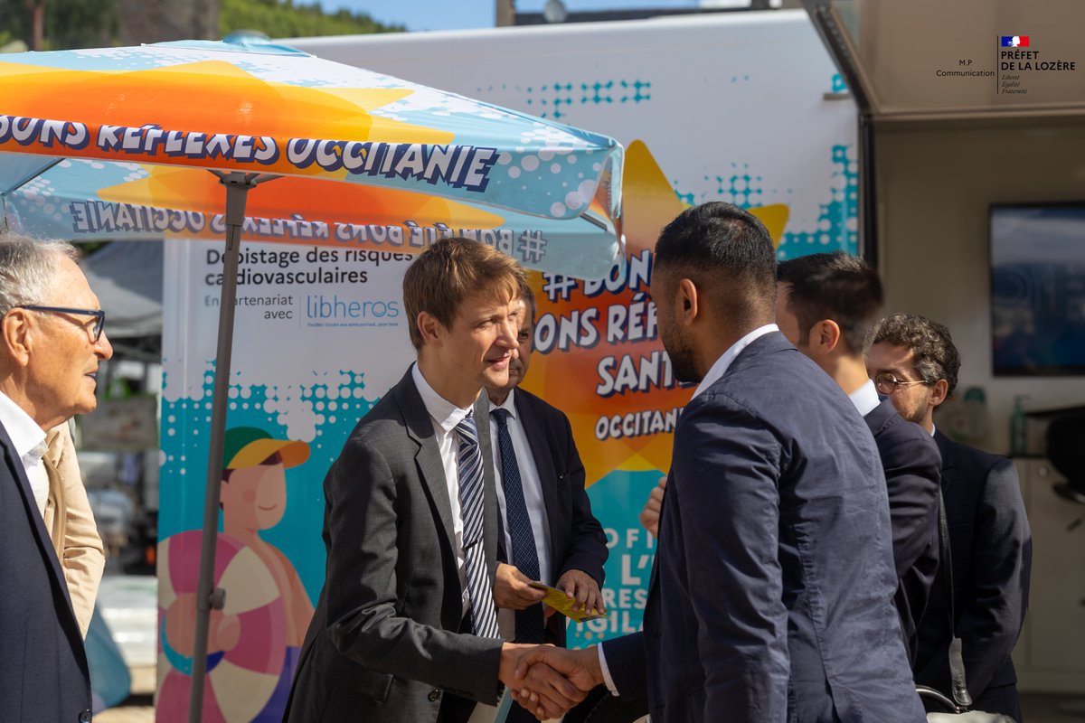 Prefet_48's tweet image. ☀️ Ce mardi 8 juillet, le marché de La Canourgue accueillait le lancement régional de la tournée estivale « Bon été, bons réflexes » de l’Agence régionale de santé.
Cette opération de prévention vise à rappeler à chacun les gestes simples pour profiter de l’été en toute sécurité…