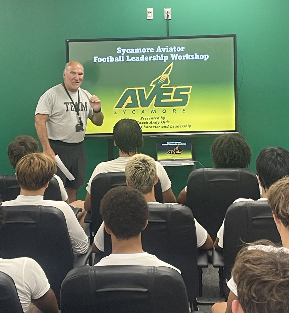 Sycamore Football (@sycamoreaves_fb) on Twitter photo Huge thanks to <a href="/andy_olds/">Coach Andy Olds</a> with ACLHQ for training our LEADERSHIP muscle today! 💪🔥 Your energy, wisdom, and passion left our Aviators fired up and ready to lead—on and off the field. #LeadershipIsAMuscle #AviatorPride #WintheDay #Trust aclhq.com Huge thanks to <a href="/andy_olds/">Coach Andy Olds</a> with ACLHQ for training our LEADERSHIP muscle today! 💪🔥 Your energy, wisdom, and passion left our Aviators fired up and ready to lead—on and off the field. #LeadershipIsAMuscle #AviatorPride #WintheDay #Trust aclhq.com