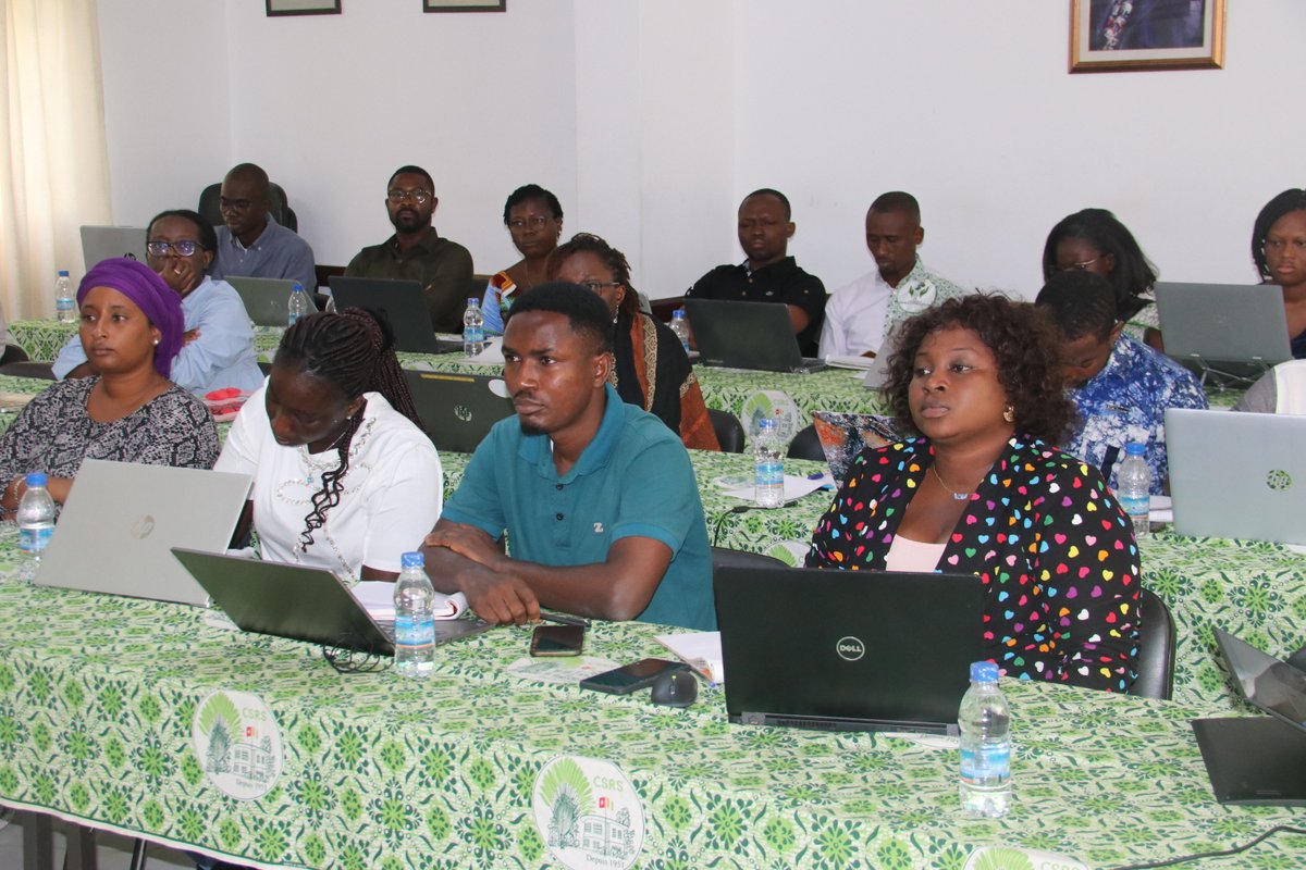 CSRS_CIV's tweet photo. Des chercheurs sont formés sur l’#épidémiologie et #biostatistique appliquées à la recherche, une formation de 3 jrs dispensée par les Drs Yapi R. , A. Ouattara, G. Angoa, qui vise à renforcer leurs capacités dans l’utilisation des outils épidémiologiques et statistiques de base. https://t.co/2tfOp4LsVm