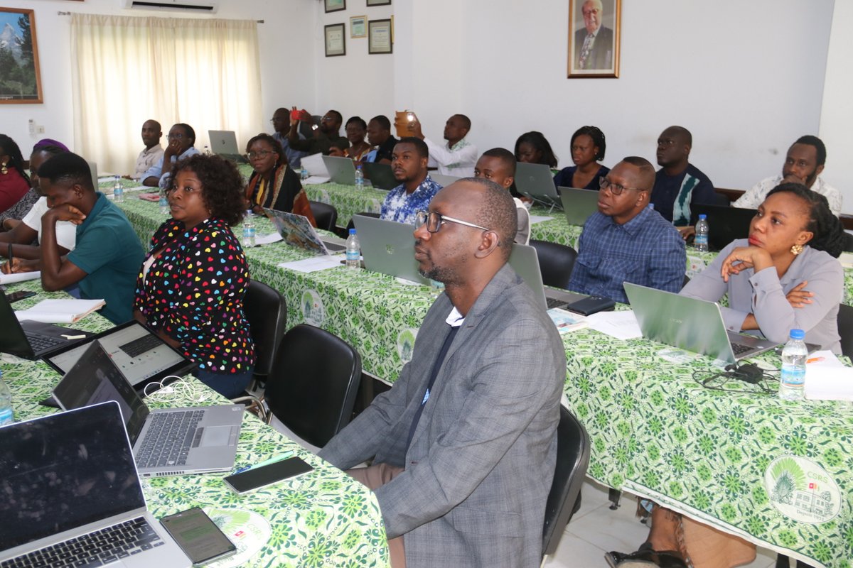 CSRS_CIV's tweet photo. Des chercheurs sont formés sur l’#épidémiologie et #biostatistique appliquées à la recherche, une formation de 3 jrs dispensée par les Drs Yapi R. , A. Ouattara, G. Angoa, qui vise à renforcer leurs capacités dans l’utilisation des outils épidémiologiques et statistiques de base. https://t.co/2tfOp4LsVm