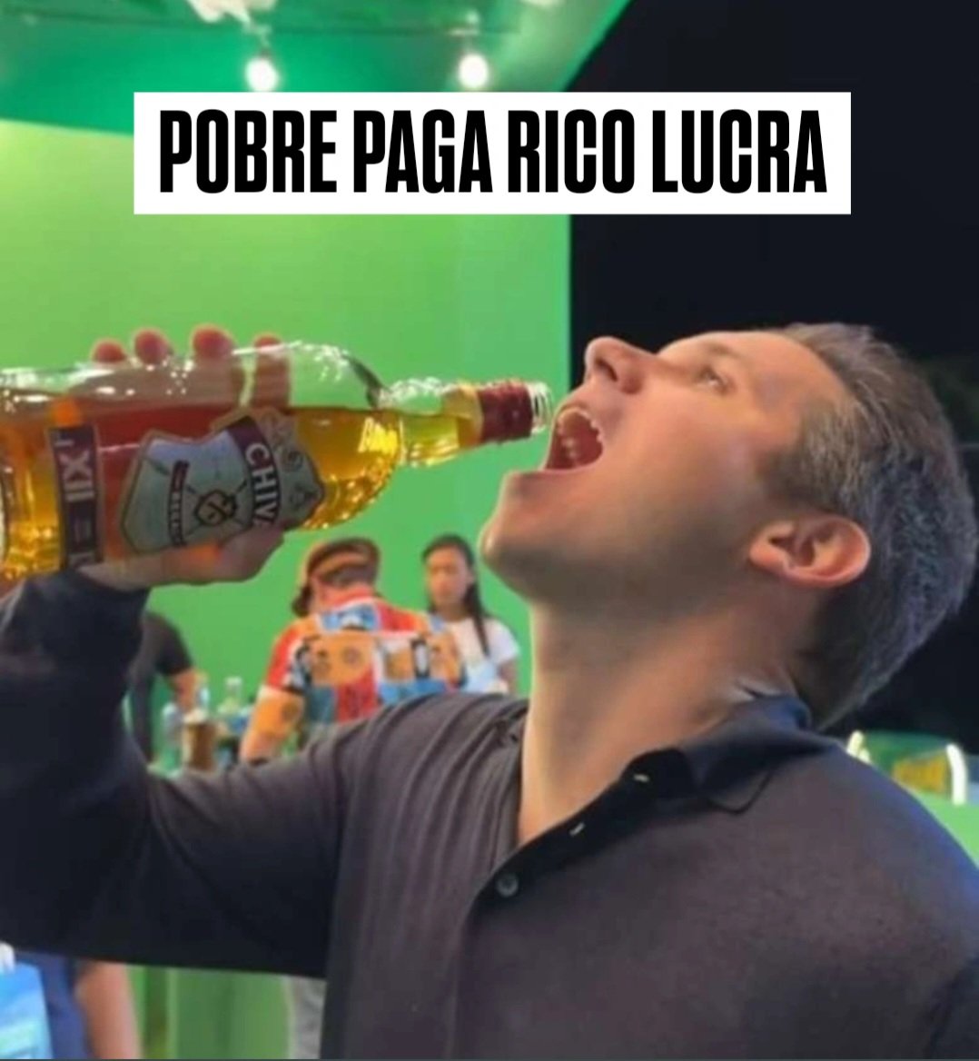 paintplanetred's tweet photo. POBRE PAGA RICO LUCRA https://t.co/q8WdjA1XPv