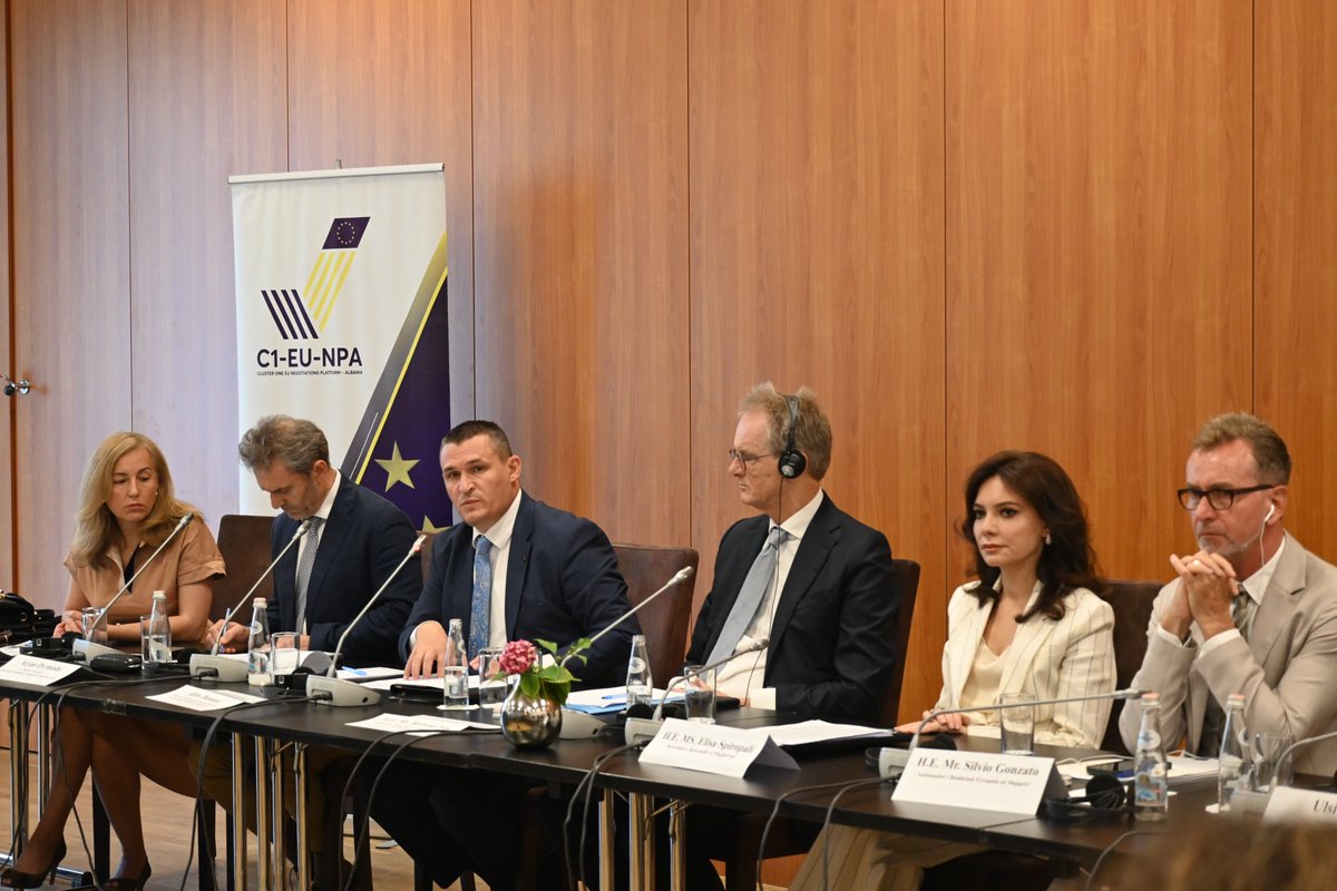 AlbaniaCluster's tweet image. @CSDG_Albania held a roundtable on @SPAK_Albania  performance &amp;amp; integrity exploring how institutional independence &amp;amp; accountability shape the effectiveness of justice in 🇦🇱
 #Independence #Accountability #justice
@EUinAlbania @elisaspiropali @DrejtesiaGovAL  @KLP_al @ILD_Albania