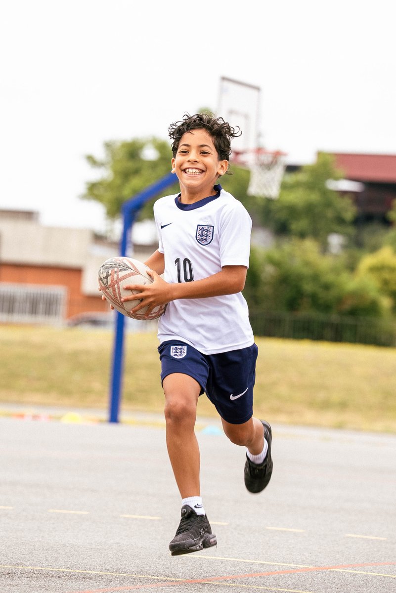 Le Stade Toulousain s'engage aux côtés des enfants toulousains 👧👦

Le 3 juillet dernier, le Stade Valmy du quartier de Bellefontaine a accueilli une matinée riche en émotions et en sourires à l’occasion de l’événement de valorisation de notre carnet de vacances des petits