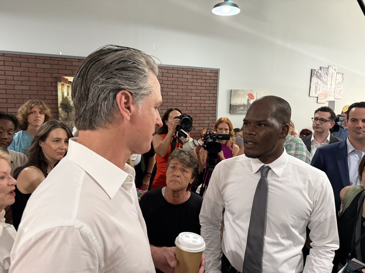 MaeveReston's tweet image. California Gov Gavin Newsom touches down in Florence, South Carolina for a rural tour to talk Medicaid cuts & disaster relief. But first coffee at LilJazzi’s…