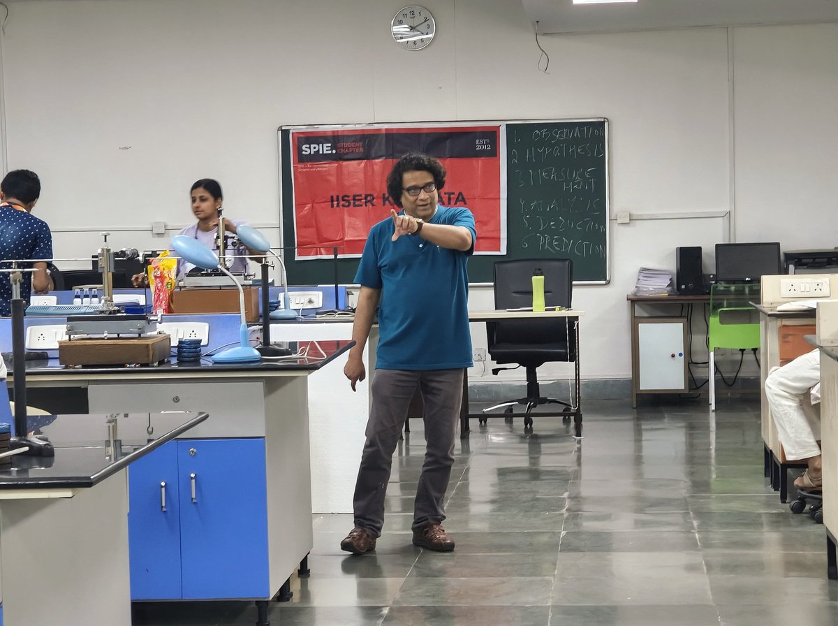 ayanban7's tweet image. Wonderful time spent with KV and JNV teachers with the 'Shadows' learning module in the Teachers Training Workshop organised by the @iiserkol @vigyanpratibha Regional Centre. Hope more such events happen in HEIs throughout the country! @Abhadra7