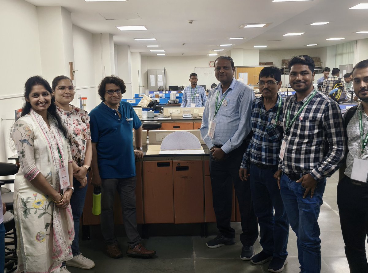 ayanban7's tweet image. Wonderful time spent with KV and JNV teachers with the 'Shadows' learning module in the Teachers Training Workshop organised by the @iiserkol @vigyanpratibha Regional Centre. Hope more such events happen in HEIs throughout the country! @Abhadra7