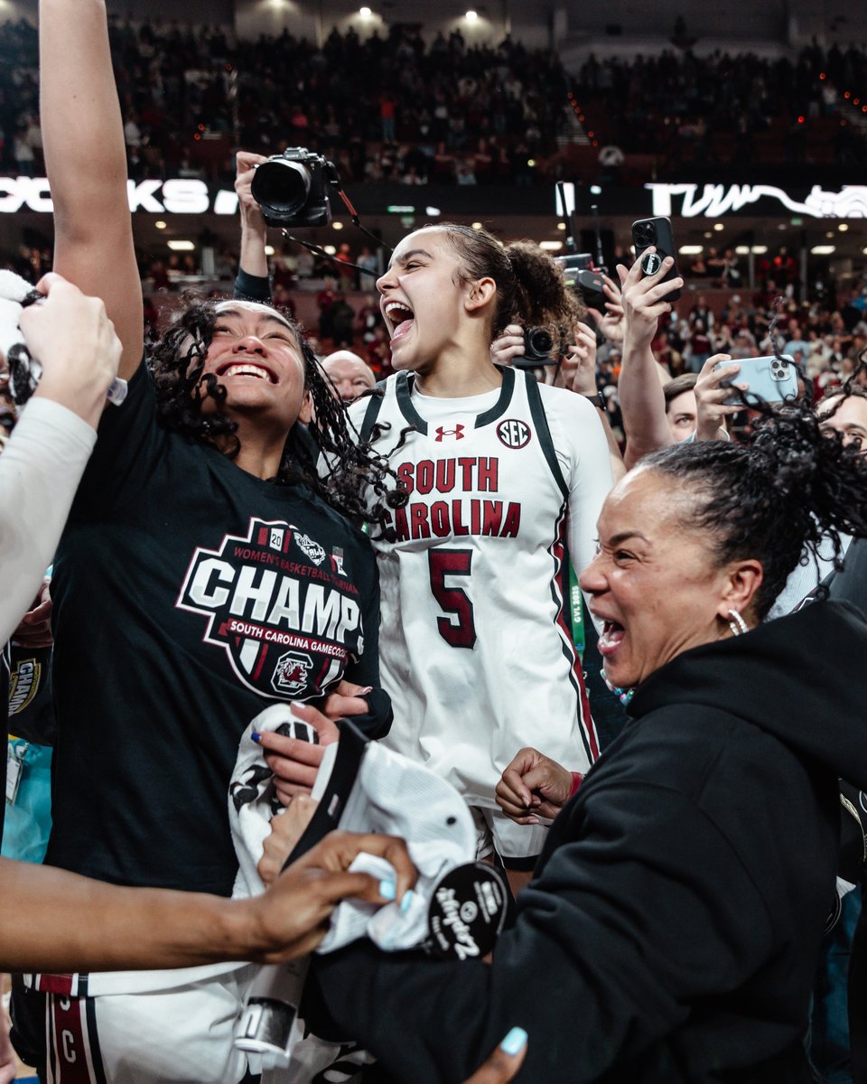 We're back in prime time tomorrow night, FAMS!
*Spoiler alert* it ends like this 🏆