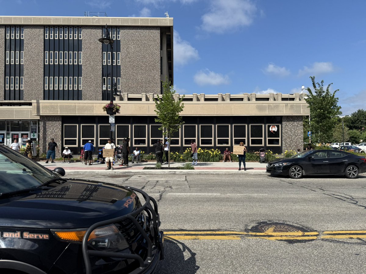 talkerie's tweet image. Protests continue over the death of Marchello Woodard, this morning at #Erie City Hall
#ErieLive
