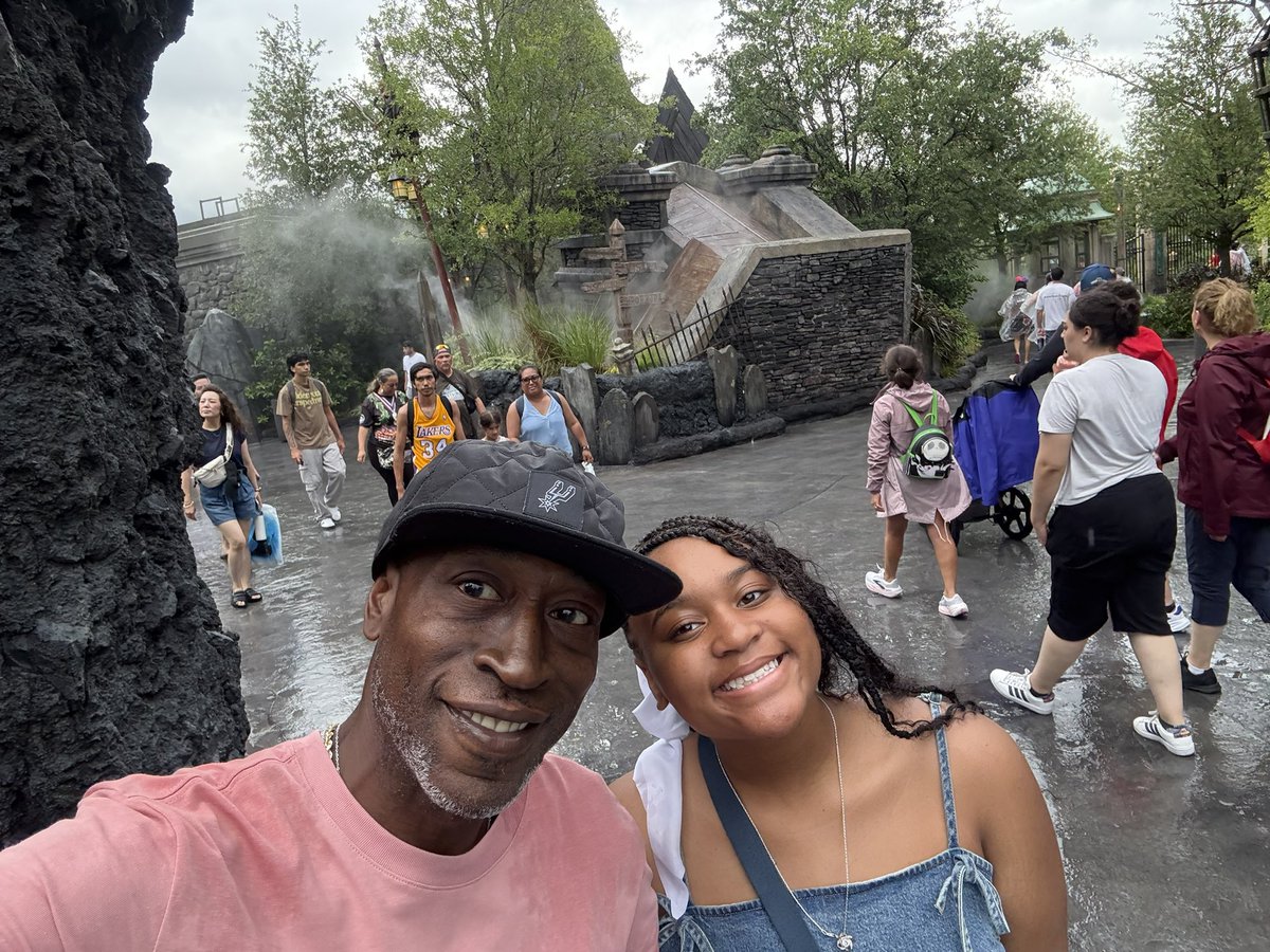 castlestacey6's tweet photo. Happy 13th Birthday Munchkin!! Wow.....can't believe you're 13 already!! 🤦🏾‍♂️🤷🏽‍♂️ We prayed for you and God granted our wish with even more than we could hope for.....you are truly special. Beautiful, smart and extremely sweet....Love you babygirl and Happy Birthday again 🎂🎉👏🏾❤️🙏🏽 https://t.co/7tgO6GOvjV