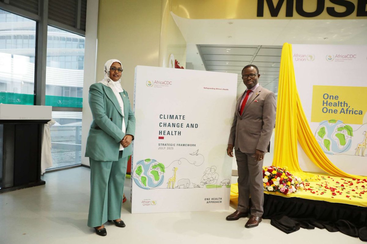 🗞 NEW: <a href="/AfricaCDC/">Africa CDC</a> and <a href="/au_ibar/">AU-IBAR</a> have launched two bold strategies to counter rising health threats driven by #climatechange, urbanisation, and zoonotic spillover.

→ Zoonotic Disease Prevention &amp; Control Strategy (2025–2030)
→ Climate Change &amp; Health Strategic Framework