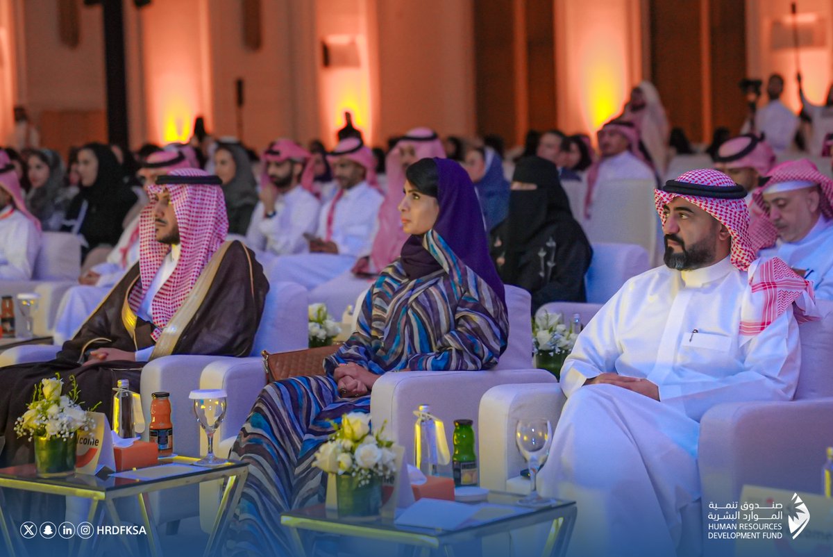 استمرارًا لنجاح الشراكة مع الهيئة العامة للترفيه، شارك #صندوق_تنمية_الموارد_البشرية في حفل تخرّج البرنامج التأهيلي المنتهي بالتوظيف في قطاع الترفيه، حيث تم تخريج 145 متدرب ومتدربة، في إطار جهود الصندوق لدعم تدريب وتأهيل الكفاءات الوطنية وتعزيز استدامة القطاعات الحيوية بما يتوافق