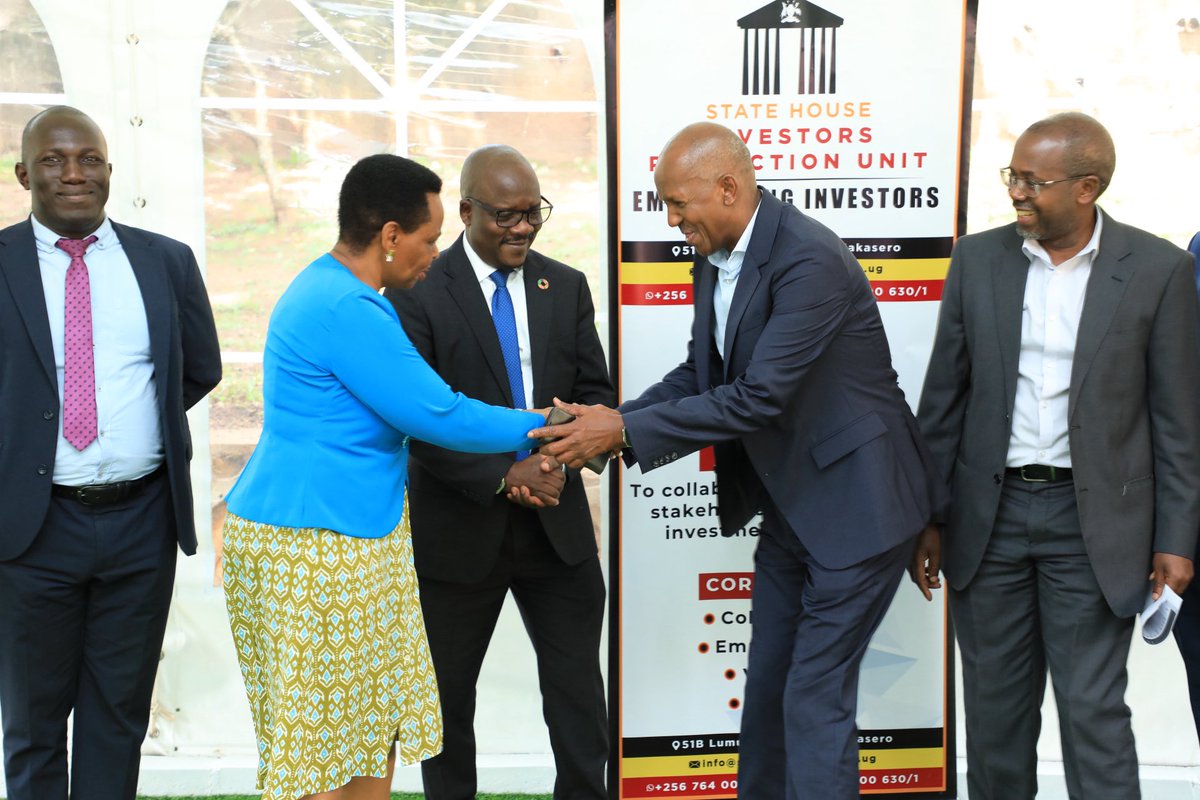 ShieldInvestors's tweet image. This afternoon, the Head of Unit, Col. @edthnaka, had an interactive meeting with Investors Hajji Omar Ahmed Mandela proprietor of Mandela Group of Companies, Ibrahim M. Fred – Director @GETWELLPHARMACY and the Directors @KCCAug, Engineering and TechnicalServices, Eng. Justus…