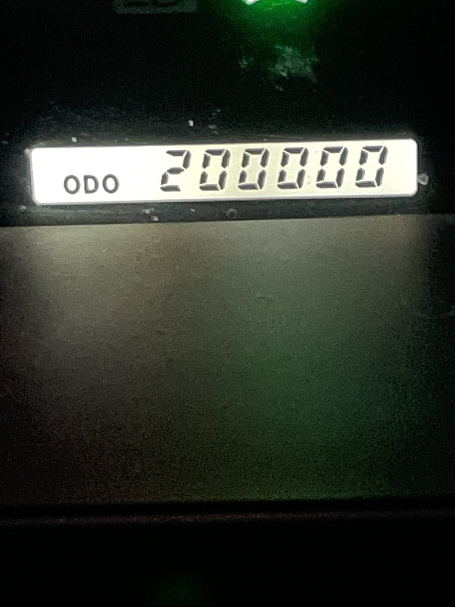 Blueman0712's tweet photo. ‼️㊗️200000km🚗³₃
25年ルールまで頑張ろうか💪
所有して12年😳
2回目のタイベルまで乗るとは思わなかった💦乗りたい車も見つからないからまだまだ乗ろう🚗³₃税金がネック💸 ͗ ͗
#UZZ40
#ソアラ
#オープンカー
#平成16年式
#ノーブルカラーエディション https://t.co/dRjCl39dNq