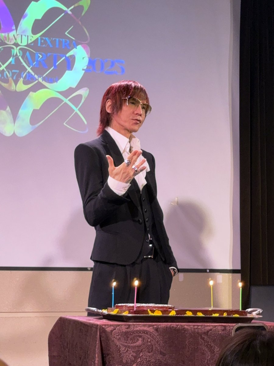 la_poesia_luna's tweet photo. 今年も一緒にお祝いできて幸せでした…🥹
SUGIZOさん、HappyBirthday!🫶
#SUGIZO生誕祭2025
#SUGIZOHappyBirthday
#SUGIZO
#SMDay https://t.co/0noQpTttkT