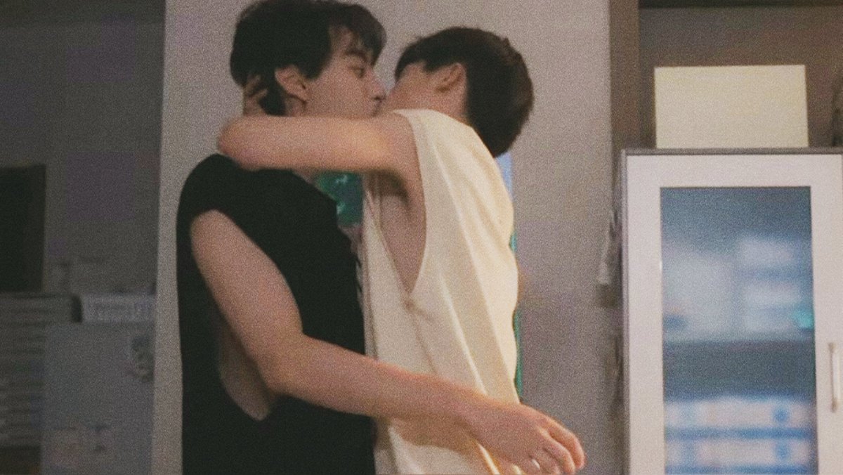 tianxnziyu's tweet photo. wu suowei initiated the kiss 😭

#RevengedLoveEP10 https://t.co/PNgb8K3WPg