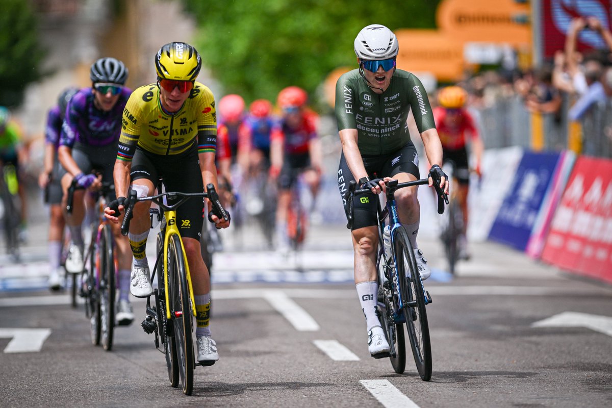 FenixDeceuninck's tweet image. The third stage featuring an early climb followed by a long, mostly flat run-in to Trento.
Christina launched an attack with 2 km to go, but was caught in the final stretch. Still, a strong 6th place for her, with Marthe also finishing in the top 10.💚
#FenixDeceuninck