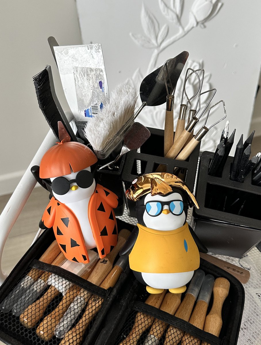 Gm🐧🌞

My friends are always there when I'm inspired to create art🎨🥰
