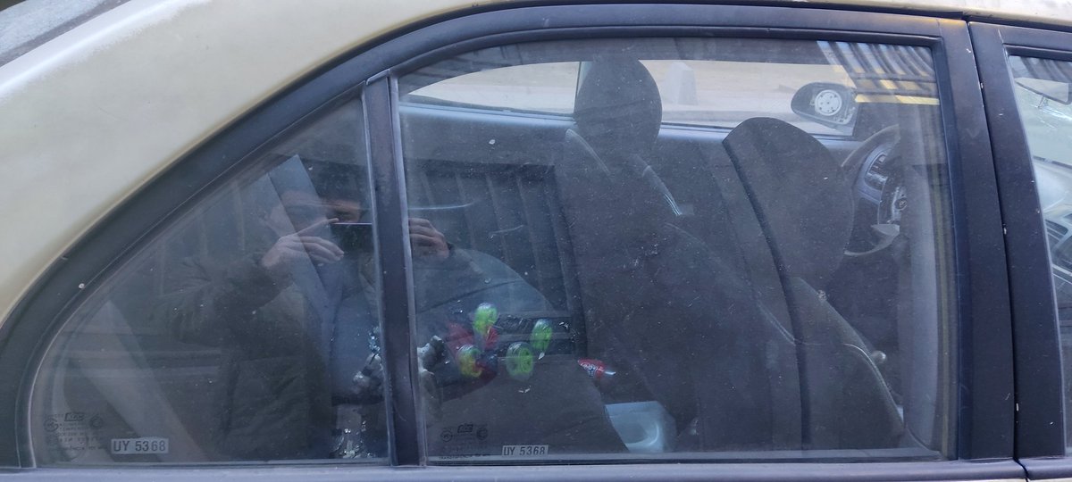 Batuzai18's tweet photo. @Muni_Stgo me pueden ayudar por favor, hace más de 2 semanas, que hay un auto estacionado al parecer abandonado en la calle Raulí, entre Argomedo y Antonio Ricaurte. El auto es un Hyundai, patente UY-5368. ¿Qué se puede hacer para retirarlo? https://t.co/k8n5oW0Mqs
