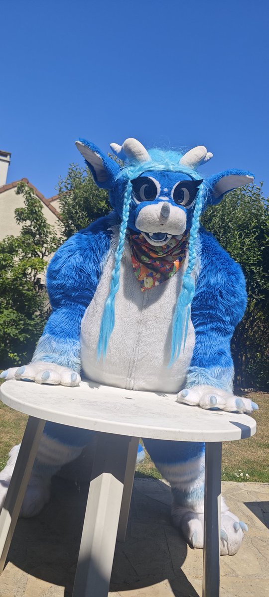 Alriou_Furry's tweet image. *Puts my big belly on the table*

You have more food ? 👉👈

#TummyTuesday #plushsuit
