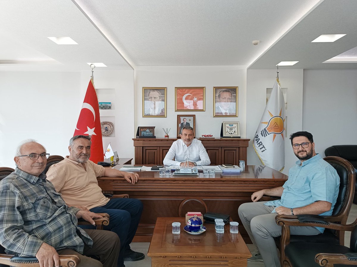 Alpaslan Mahalle Muhtarımız Sn. Hasan Uysal’ı teşkilatımızda misafir ettik.

Mahallemizin ihtiyaçları, vatandaşlarımızın talepleri ve yürütülen çalışmalar üzerine verimli bir görüşme gerçekleştirdik. Nazik ziyareti ve samimi sohbeti için kendisine teşekkür ediyorum.