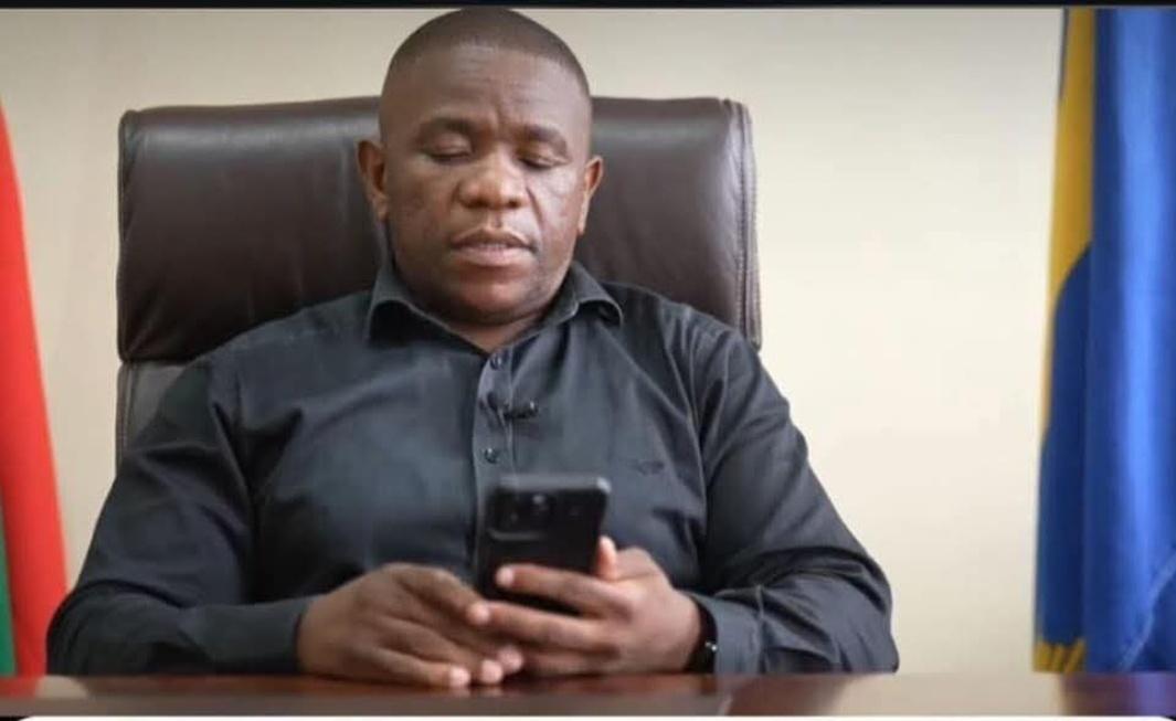 Single ladies , have you noticed that Mkhwanazi is not married , there is no ring on that finger ?