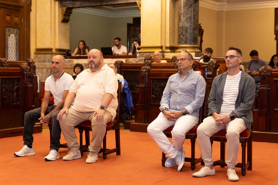 💍 A Coruña conmemora os vinte anos da Lei do Matrimonio Igualitario cun acto institucional

🏳️‍🌈 As primeiras parellas LGTBI que casaron en María Pita participaron nun acto que reivindicou a memoria, os dereitos e a igualdade

ℹ️ i.gal/YXaUM