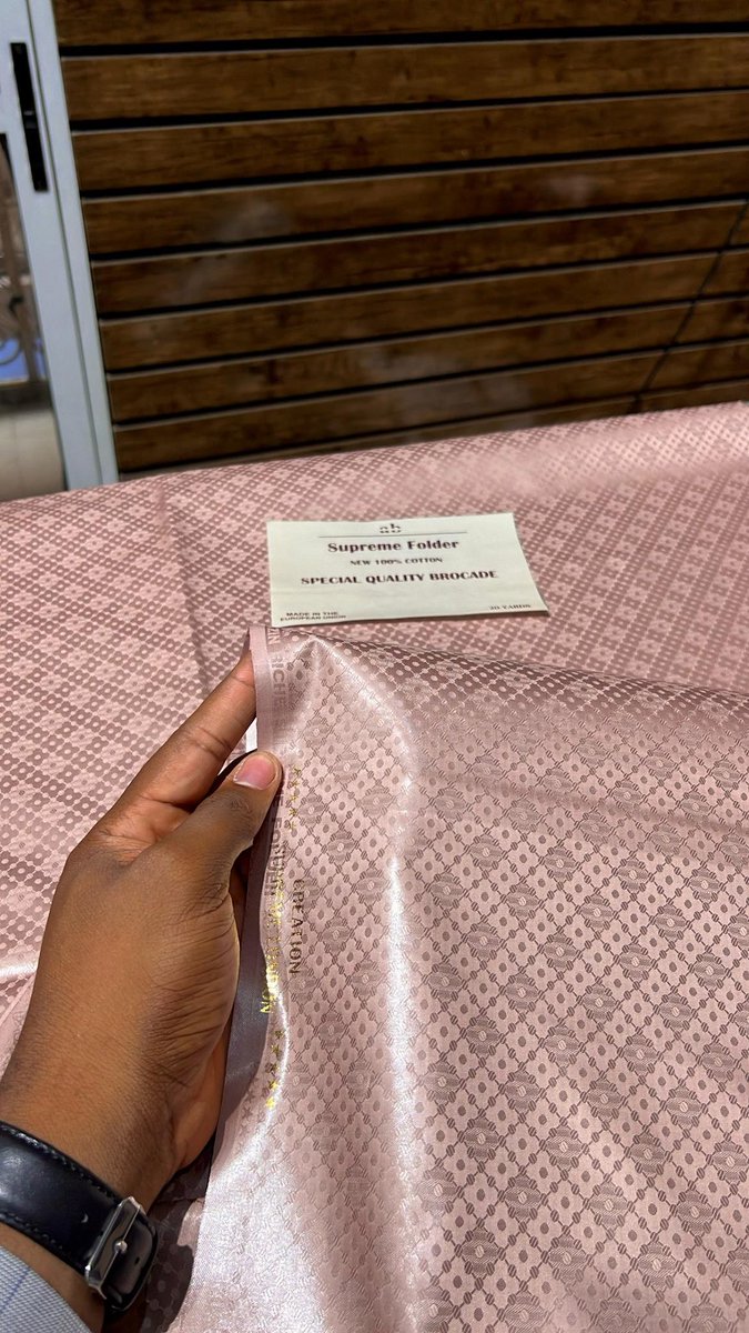 Supreme Folder! Available for pickup or delivery 🛒🛍️🚚🛫

Price: 8k per yard

DM if interested 📩💯

WhatsApp/Call: 09037366334

Kano, Nigeria 🇳🇬📍

1/2🔥🔥