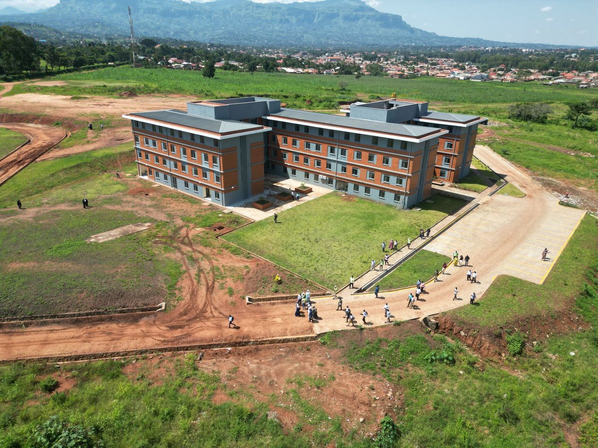 rectoriuiu1988's tweet image. I'm pleased to inform you that the construction of the Faculty of Engineering and Technology at the Islamic @iuiuac , Mbale Campus, has been officially completed. The project, executed by Vicon Construction in collaboration with Symbion Consulting Group, has been handed over to…