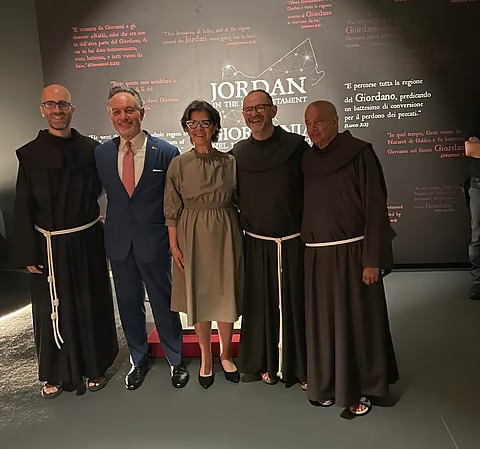 JorEmbUS's tweet image. The "Jordan: Dawn of Christianity" exhibition has officially opened in Assisi, Italy, showcasing 90+ sacred artifacts from Jordan’s biblical sites. The exhibition celebrates interfaith harmony and our Kingdom’s role as a beacon of coexistence. 🇯🇴✝️ #Jordan #DawnOfChristianity