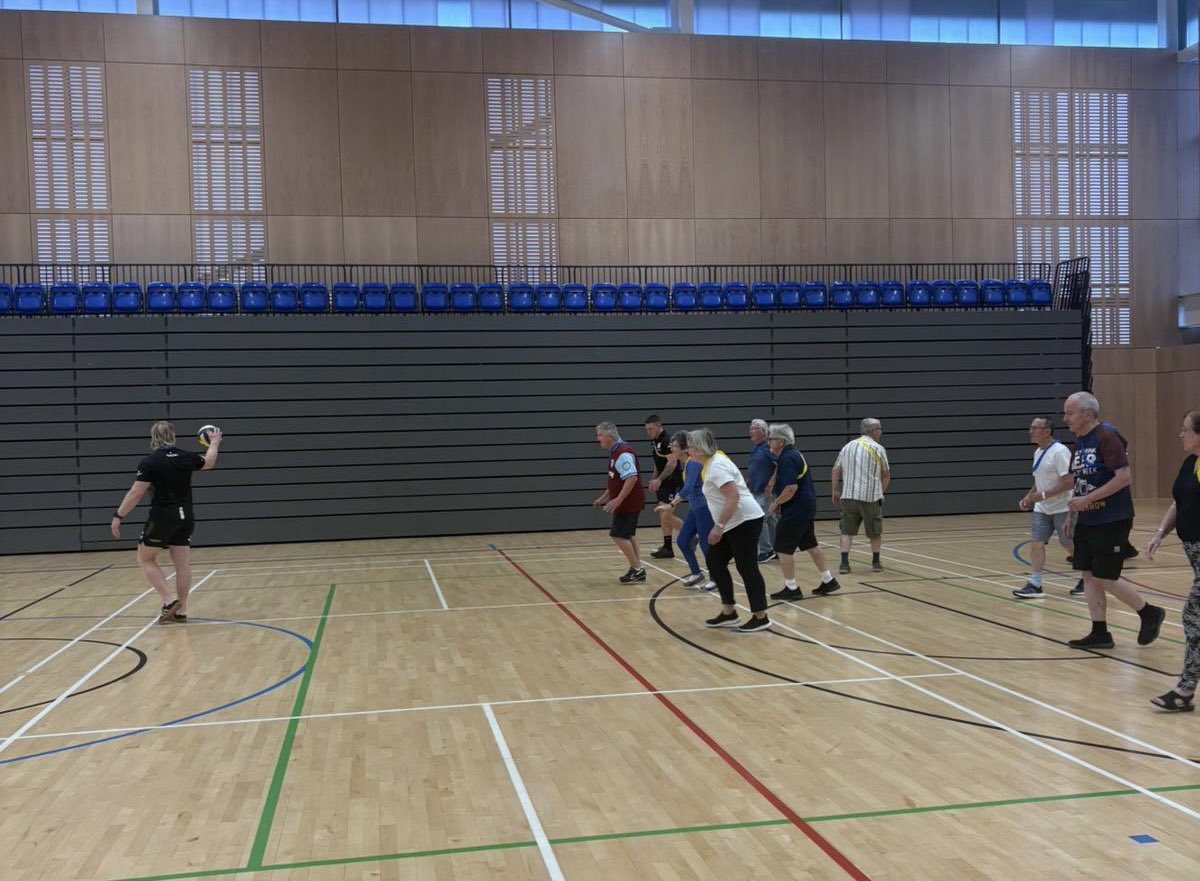 FCComFoundation's tweet image. 𝗣𝗔𝗥𝗞𝗜𝗡𝗦𝗢𝗡’𝗦 𝗔𝗖𝗧𝗜𝗩𝗘 🏐

Our Parkinson’s Active participants were joined by Jordan Lane &amp;amp; Brad Fash this afternoon, as the group took part in some netball based activity! 🙌

#InOurCommunity⚫️⚪️