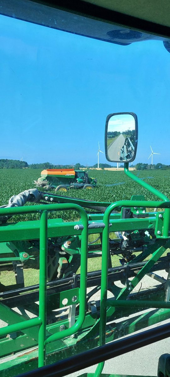 wilkjef's tweet image. Busy spot here with @JonWilken, both parked at the same farm...and both following rows today 👌