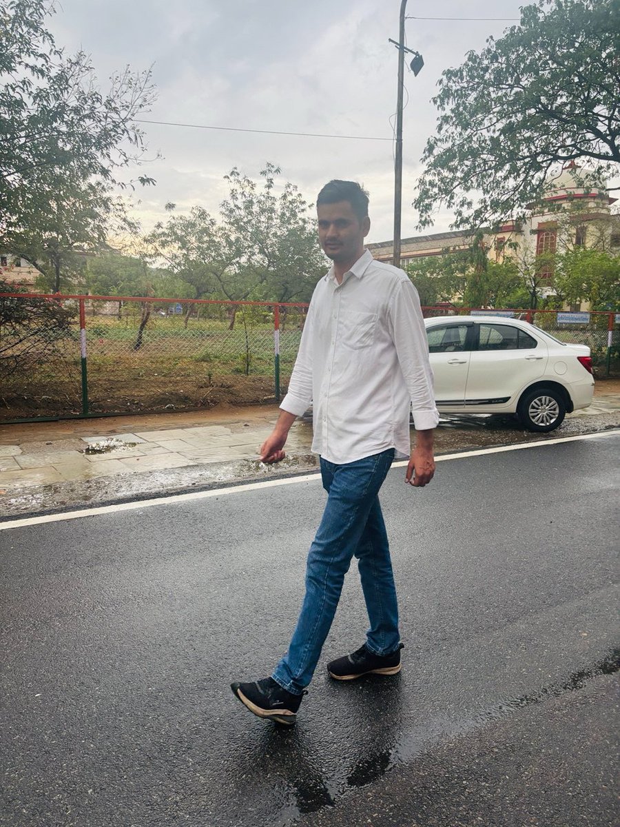 SauravGurjar4U's tweet image. हर कोई नही रखता सरकारी नौकरी का शौक
जिगर चाहिए जवानी बर्बाद करने के लिए
#libray lover 
#rajasthan University