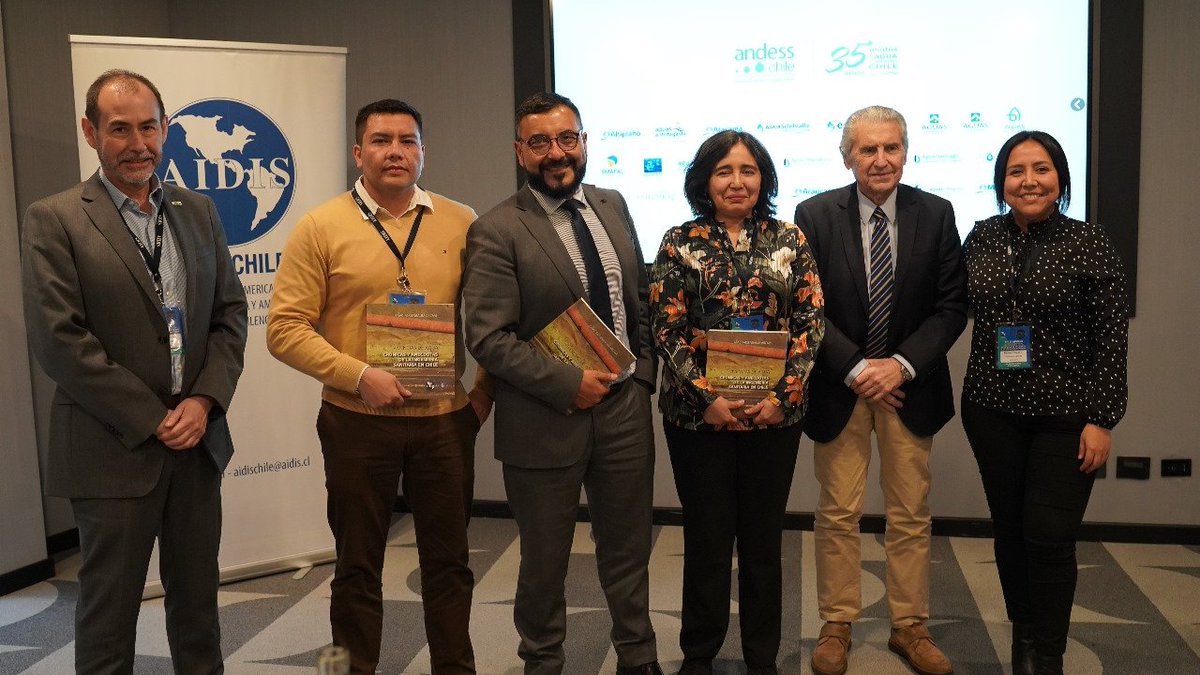 🗞️#Noticia. En el 3er Simposio de <a href="/aidischile/">Aidis Chile</a>, la #SiSS expuso avances normativos y desafíos en el tratamiento de aguas servidas, destacando el alto cumplimiento nacional en descargas líquidas y lodos, junto a los retos tecnológicos aún por abordar.
Info 👉n9.cl/c0s5e