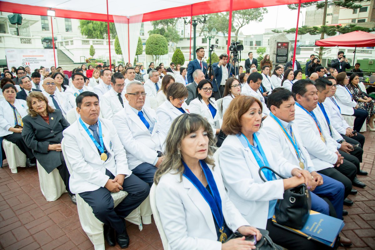 👏 Ceremonia: Reconocimiento a los Químico Farmacéuticos del Perú 🇵🇪

Mi Despacho organizó una ceremonia que reunió a profesionales Químico Farmacéuticos de todo el país, con la finalidad de reconocer su trayectoria profesional, su vocación de servicio, su valioso aporte al