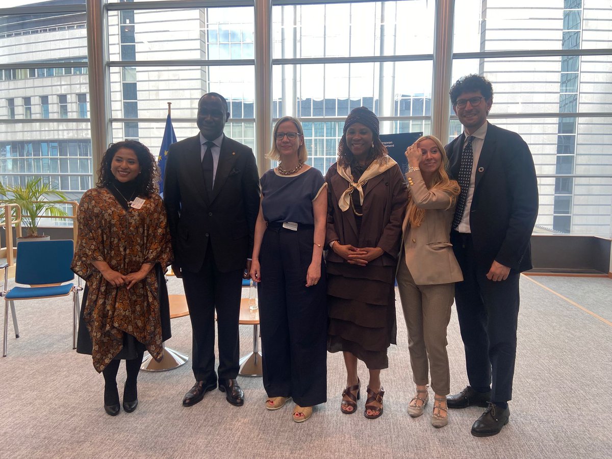 SVoice2030's tweet image. 🌎🤝🇪🇺 Recently, our Executive Director @MargaritaGomez_ participated in the event "The EU’s Development Policy at a Crossroads" hosted by the @ettg_eu at the European Parliament in Brussels, Belgium. 🇧🇪 She brought a strong Global South perspective to the conversation on how…